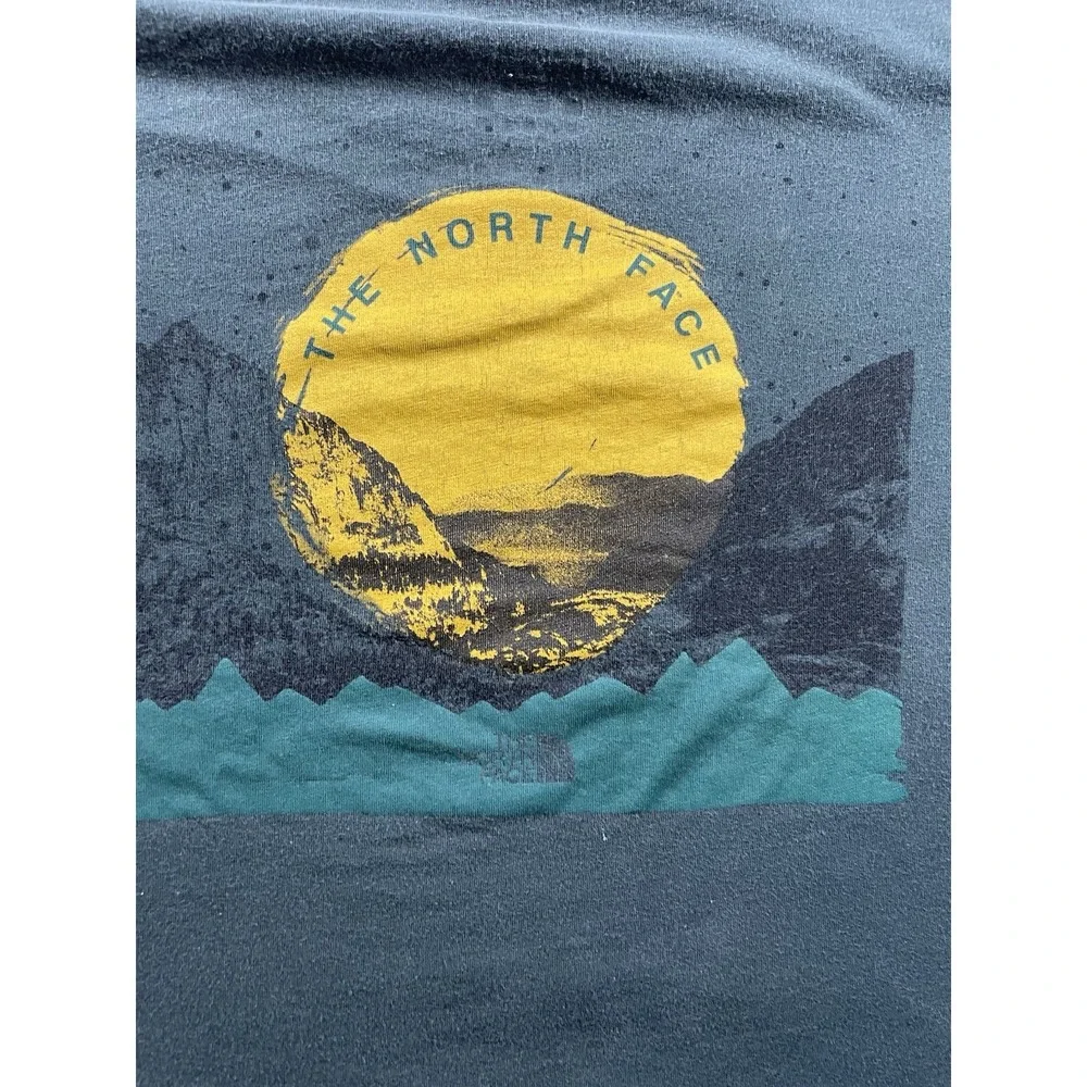 The North Face Unisex Adults T-Shirt 2XL Graphic Tee Green Short Sleeve Crop Top
